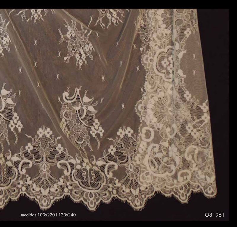 Mantilla española Negra. ref.081961NG. Medidas: 120x240 cm