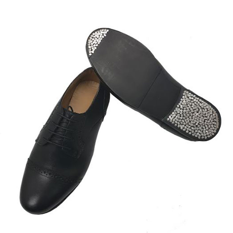 Zapato de Carácter en Piel Negro de Hombre Semiprofesional para Baile Flamenco. Con Clavos