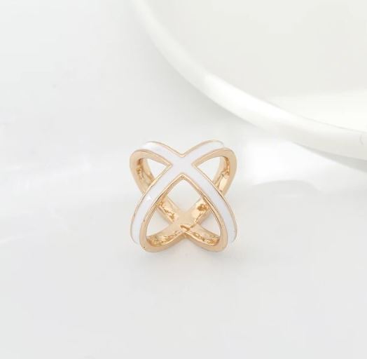 Anillo Broche para Mantoncillo en Forma de X en Metal Dorado y Lacado en Blanco